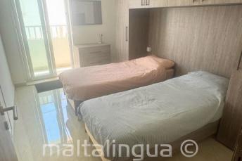 教師用寝室2に滞在する