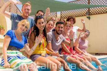 私たちのチームは、学生が語学コースを最大限に活用できるよう尽力しています