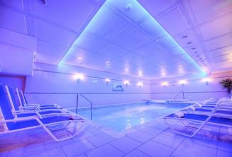 アレクサンドラホテル内プール付きスパ、セントジュリアンズ