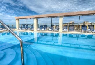 ホテル・アレクサンドラ屋上プール、マルタ