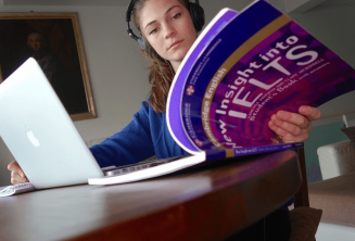 オンラインで英語を練習する