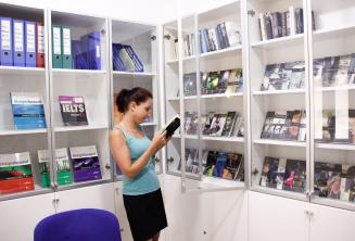 無料の教科書とDVD貸出図書館