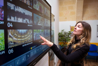 親しみやすいプロの教師